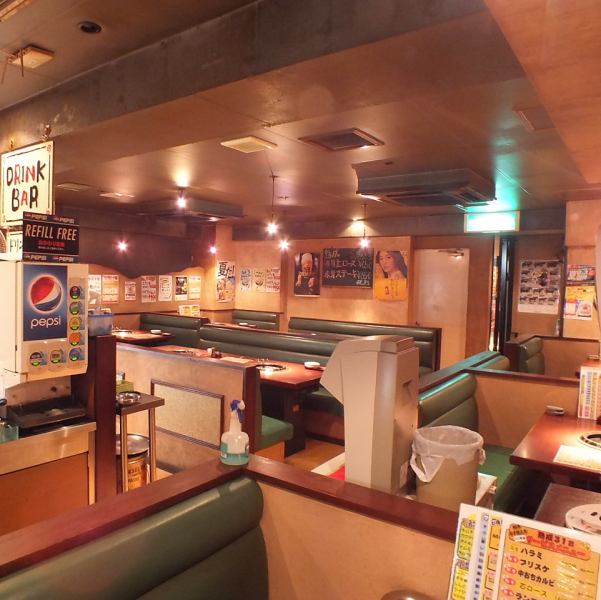 从“市川站”步行2分钟，车站附近♪Yakiniku Monjiro在地下一层设有商店！还有一间可供1至20人使用的半私人房间。适合各种宴会，如家庭，朋友，娱乐◎一个很棒的自助餐套餐，从5000日元起90分钟♪Cospa是最强的！在Yakiniku Monjiro吃美味的肉♪