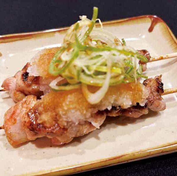 じっくり焼き上げる！お店自慢のジューシーな焼鳥 2本198円(税込)～◎