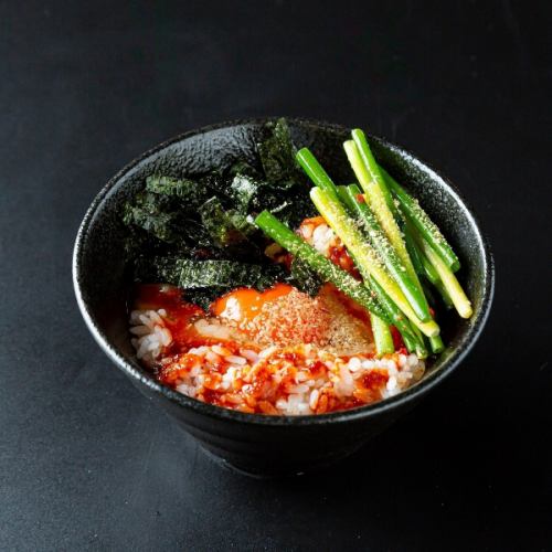 Egg rice red (spicy green onion sauce)
