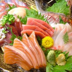 Assorted delicious sashimi for one person