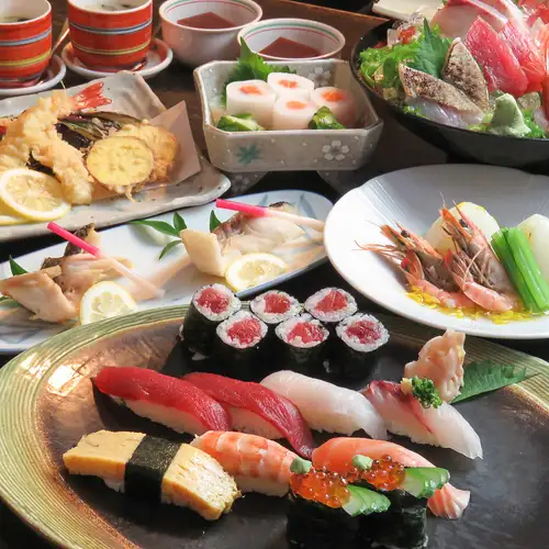 Perfect for company parties or family dinners! Various course menus featuring seasonal ingredients.