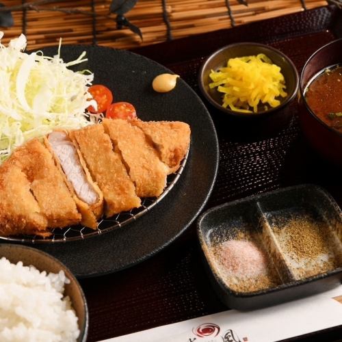 三重県産美味稲豚使用！豚カツ定食150g　1280円