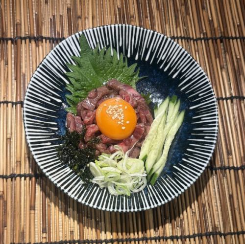 炙りユッケ