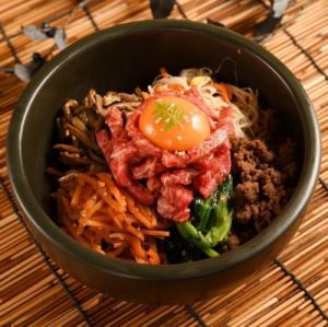 Grilled beef tartare bibimbap (with soup)