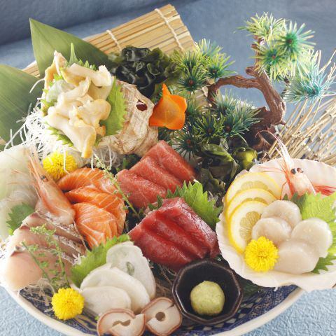 いけす完備の当店だからこそ実現できる鮮度！旬の魚介を贅沢に盛り込んだ特製お刺身盛り合わせ