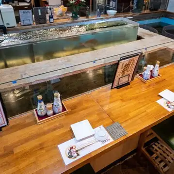 「生きている魚を食べる」