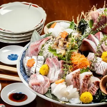 東陽町にある生簀完備の当店だから実現できる鮮度！旬の魚介を贅沢に盛り込んだ「本日の日替　魚家特撰盛」