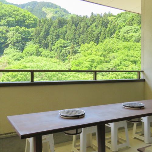 大自然の中で食材を味わう