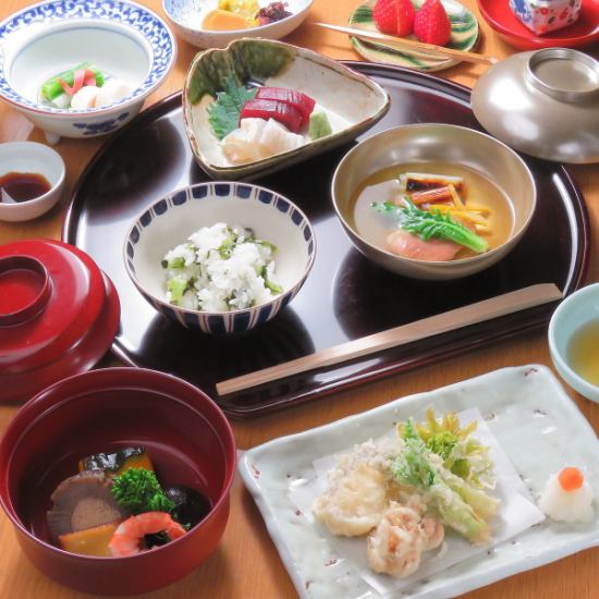 鎌倉の季（いま）を感じながら食事をお楽しみいただけます。