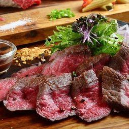 90分優しく焼き上げたローストビーフ