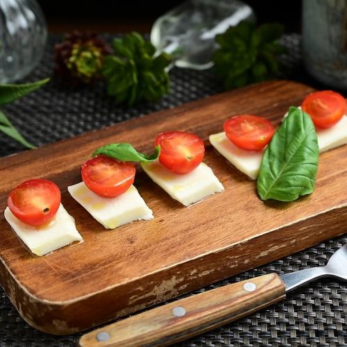 ミニトマトとモッツアレラのカプレーゼ