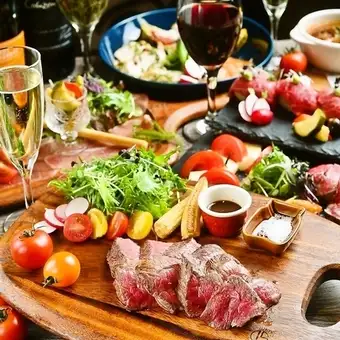 即將結束！ 【保證包廂】厚切西冷牛排烤製配夏季時蔬義套餐，暢飲暢飲 5800日圓 → 5000日元