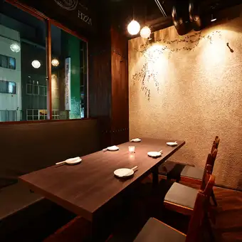 仅限周六！【保证包间】3小时套餐，含马苏里拉面包和烤日本黑毛牛肉，以及无限畅饮：5000日元