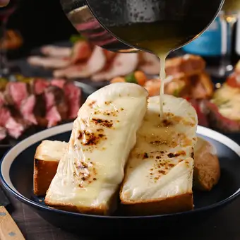 [Private Room Guaranteed] Mozzarella Bread and Grilled Wagyu Beef with All-You-Can-Drink Course (3 hours on Saturdays) 5,000 yen
