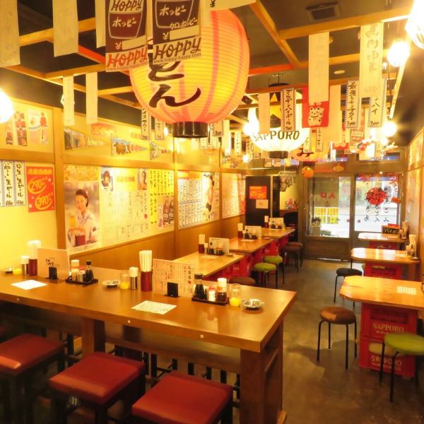 The strip menu hanging on the aged wall, the appearance of the beer box and table made of plywood, the nostalgic atmosphere of a wild public bar with the nostalgia of the Showa era, and the smell of grilled yakitori, you will be captivated. none
