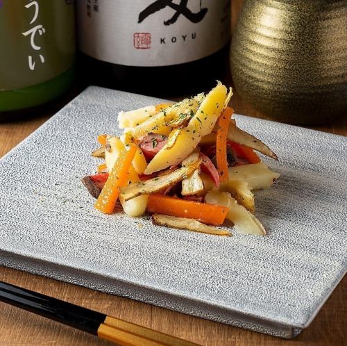 ローストビーフとあげごぼうのサラダ