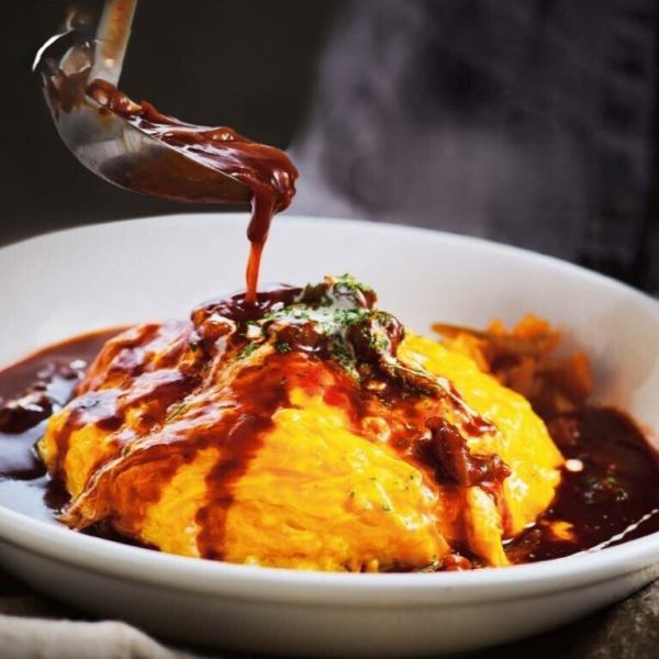 濃厚デミグラスソースの『ふわふわ帽子のオムライス』