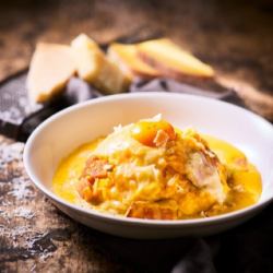 4種チーズの濃厚カルボナーラオムライス