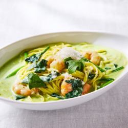 エビとほうれん草のバジルクリーム