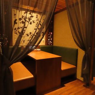 まったり寛げる空間をご用意しております♪リゾート気分を味わえるバリ風の席は、半個室なのでデートや女子会、お子様連れでも安心です♪女子会や仲間内の歓送迎会にぴったり！