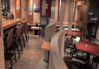 吧台 x 6 个座位