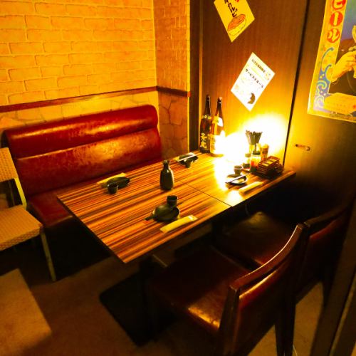 <p>柏駅徒歩2分！木の温もりが溢れる店内は2名様～最大130名様まで大小様々なタイプの個室席をご用意しております♪個室空間は、柏駅での接待や女子会、歓迎会や送別会など各種宴会を演出致します♪テーブル席や座敷タイプの個室空間はお子様連れでも安心の広々とした個室空間となっております♪</p>