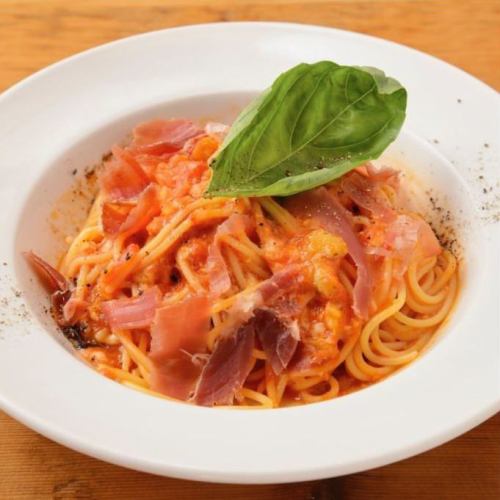Prosciutto and mozzarella tomato sauce pasta