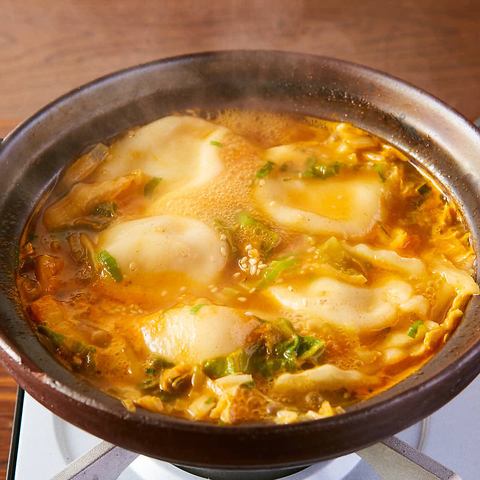 [Gyoza Sakaba in Nakameguro] Smooth, chewy mochi is superb! Eat the signboard menu "boiled gyoza" with hot water or super spicy♪
