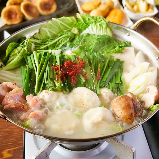 With a special dumpling hot pot! The all-you-can-drink course is a great deal at 2980 yen (tax included)