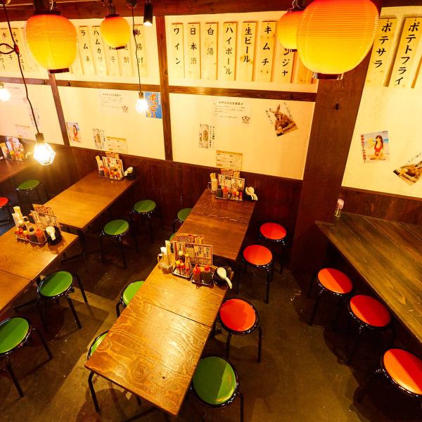 [Two-story tavern] Lively gyoza tavern] At the popular tavern "Gyoza Research Institute" where you can enjoy a friendly meal, we can accommodate a wide range of customer usage scenarios! You can also change the layout of the table according to the number of people, so please feel free to visit us♪