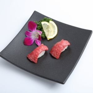 レアステーキ握り肉寿司(2貫)