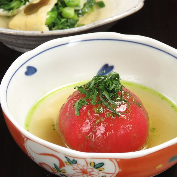 <<对外观的承诺>>各种创意的关东煮，例如西红柿和大葱炸弹200日元〜◆有很多与清酒搭配的宝石！