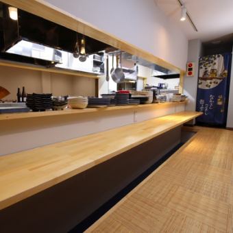 [Horigotatsu counter] You can take off your shoes and relax at the sunken kotatsu counter with a TV.These seats are closest to the TV, making them perfect for watching sports or enjoying your favorite shows while you dine.Stretch your legs and relax while you enjoy your meal.
