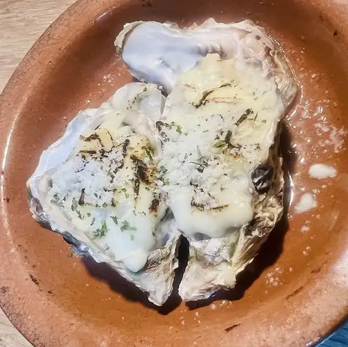 牡蠣のチーズ焼き 2pc