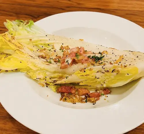 焼き白菜のシーザーサラダ