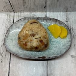 炊き込みご飯おにぎり 2個