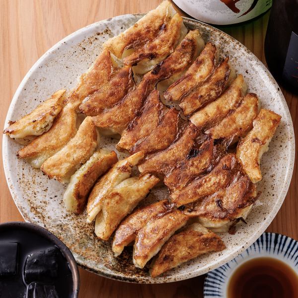 【名物】久留米名物といえばこれ!焼き餃子(1人前8個) 450円(税込)