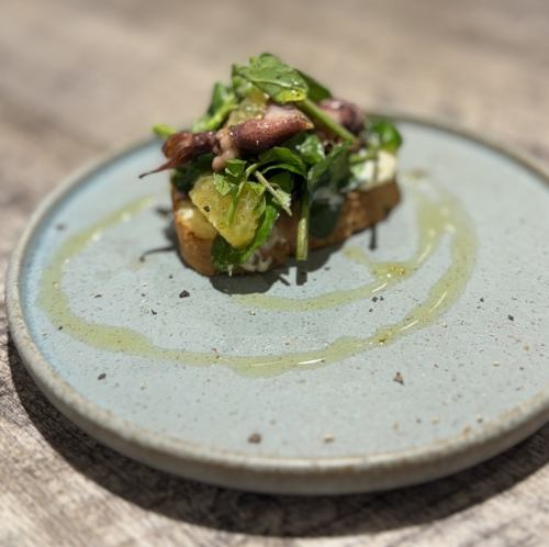 ホタルイカとクリームチーズのブルスケッタ