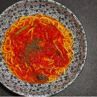 茄子とベーコンの桜小町特製トマトソースで