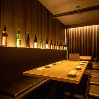 【完全個室★13名様～】2階には8名様がゆったりと座れる掘りごたつ席を2卓ご用意しており、13名様～完全個室でご利用いただけます！パーテーションで仕切って半個室にすることもできます。利き酒師資格を持つ店主が厳選した日本酒はお酒好きにたまらない品揃え★お料理の種類も豊富でコース料理もございます。