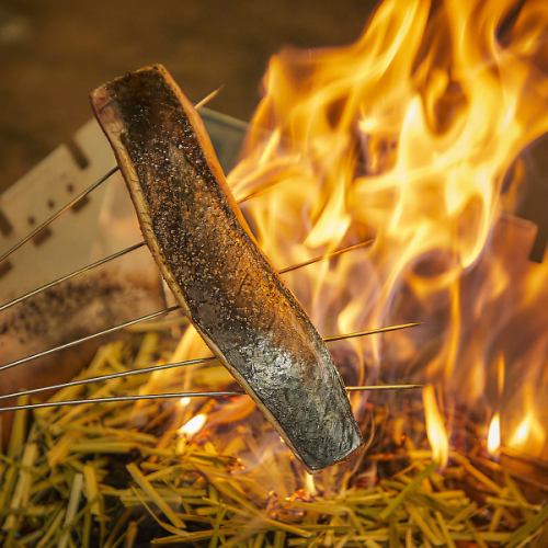 当店自慢の炉端焼きや厳選食材の炭火焼など、豊富な酒造から厳選した名酒たちと合わせてお楽しみください◎