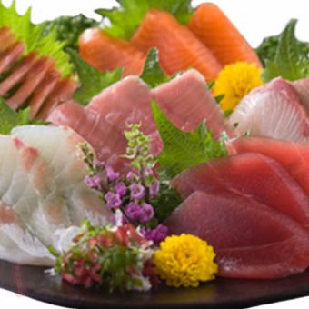 Assortment of 5 pieces of fresh fish sashimi