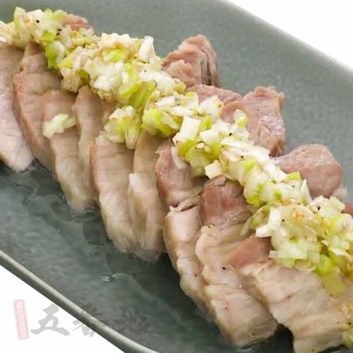 Grilled black pork with green onions
