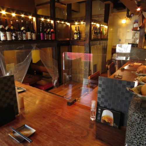 <p>【席の間にパーテーションあり。感染症対策も万全です】【茅ヶ崎　プクプク本店】落ち着いた雰囲気が人気のお席でほっこり♪会社宴会、仲間内宴会等様々なシーンにご利用可能な隠れ家空間です！靴を脱いで寛げるので、お子様連れも安心☆歓迎!!デートや女子会には、お早目の予約をおすすめします!!（茅ケ崎/居酒屋）</p>