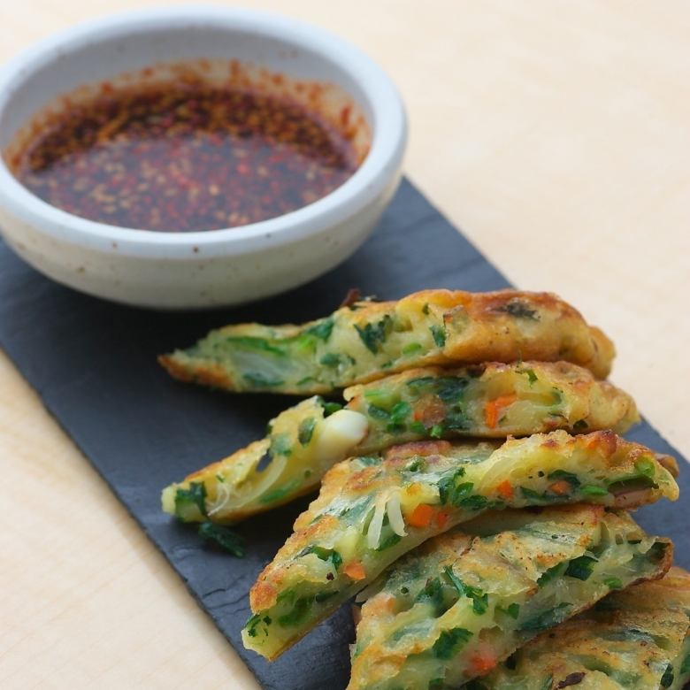 Garlic chives and squid pancakes