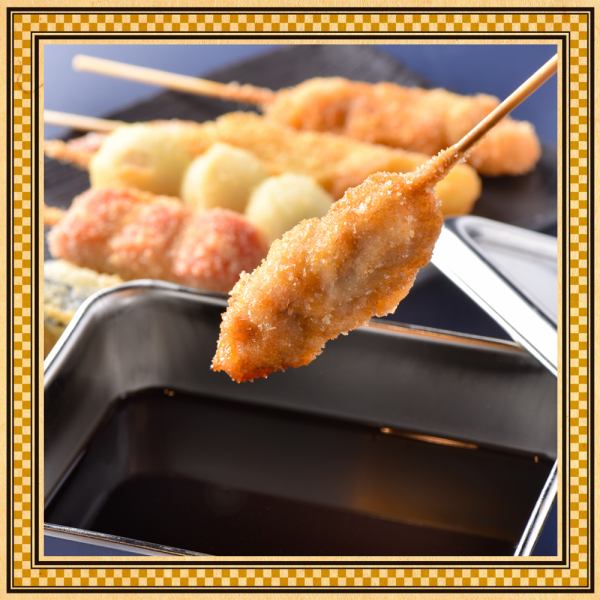 Over 20 types of freshly fried crispy kushikatsu with our signature sauce! Perfect for a quick drink at Sapporo Station after work.