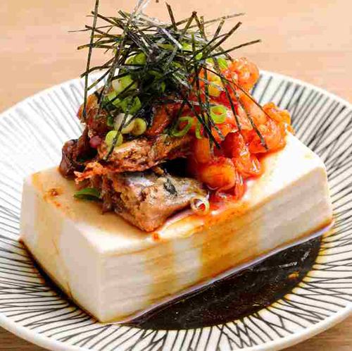 Canned Pacific saury and kimchi with chilled tofu