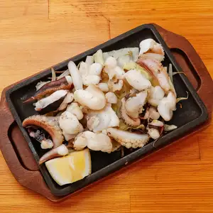 Grilled cuttlefish with salt
