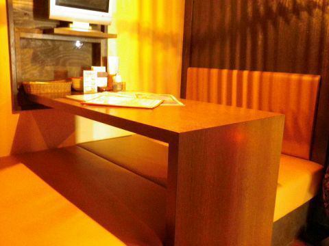 フラット席は靴を脱いで利用するタイプなのでお子様連れのお客様におすすめです。個室により2名～10名での利用が可能。ファミリーやママ会など様々なシーンで大活躍。