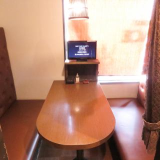4名テーブル席♪半個室で周りを気にせずお食事を楽しめます！